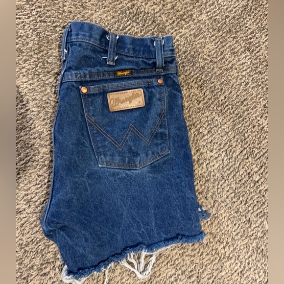 Wrangler Shorts. 33X34 - Picture 2 of 3